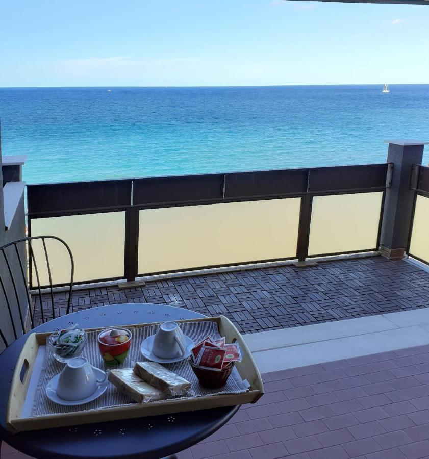 Attico Suite Spiaggia Бари Экстерьер фото